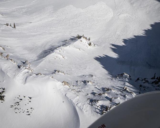 <b>Figure 9:</b> View of the ridgetop above the avalanche showing no evidence of top loading from winds onto the slope that avalanched. ( K. Barney) (<a href=javascript:void(0); onClick=win=window.open('https://classic.avalanche.state.co.us/caic/media/full/acc_878_52664.jpg','caic_media','resizable=1,height=820,width=840,scrollbars=yes');win.focus();return false;>see full sized image</a>)