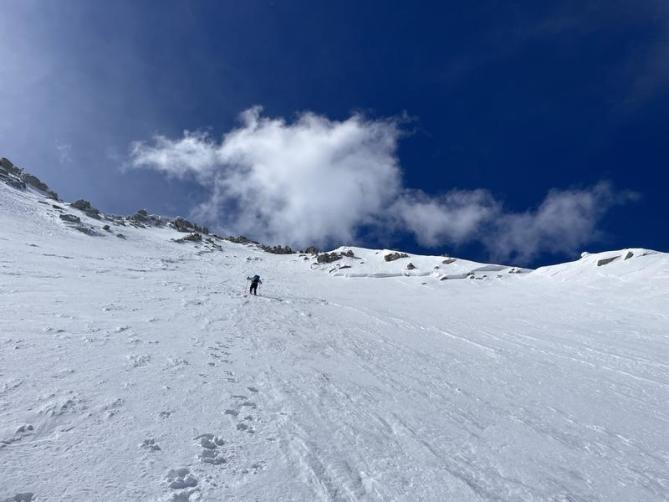 <b>Figure 19:</b> Hiking up the bed surface of the avalanche the following day. (<a href=javascript:void(0); onClick=win=window.open('https://classic.avalanche.state.co.us/caic/media/full/acc_878_52674.jpg','caic_media','resizable=1,height=820,width=840,scrollbars=yes');win.focus();return false;>see full sized image</a>)