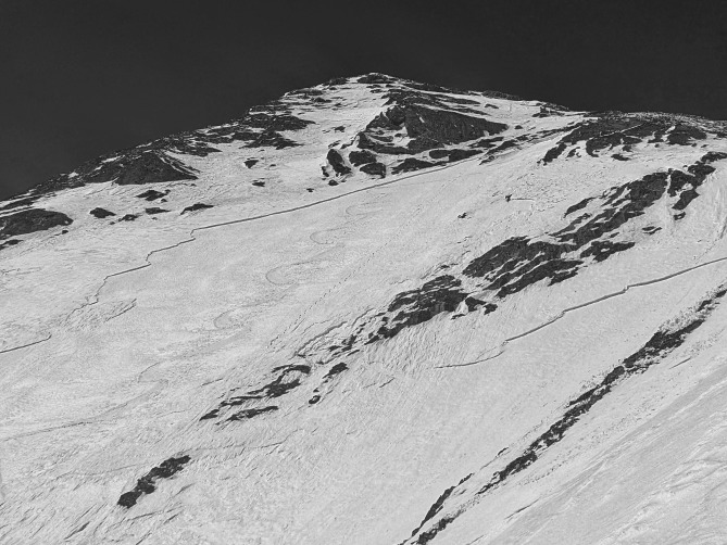 <b>Figure 5:</b> Lookers left side of the avalanche. Skier 2’s boot prints can be seen in the center of the photo extending down from the trigger point. Photo: B. VandenBos (5/11/24) (<a href=javascript:void(0); onClick=win=window.open('https://classic.avalanche.state.co.us/caic/media/full/acc_879_52650.jpeg','caic_media','resizable=1,height=820,width=840,scrollbars=yes');win.focus();return false;>see full sized image</a>)