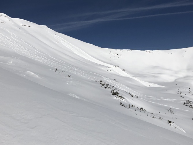 <b>Figure 2:</b> A skier triggered avalanche in the southeast-facing Red Lady Bowl, near Crested Butte. Note the skier with deployed airbag near the debris toe. 1/19/2020. Photo texted from public. (<a href=javascript:void(0); onClick=win=window.open('https://classic.avalanche.state.co.us/caic/media/full/obs_59057_29641.jpeg','caic_media','resizable=1,height=820,width=840,scrollbars=yes');win.focus();return false;>see full sized image</a>)